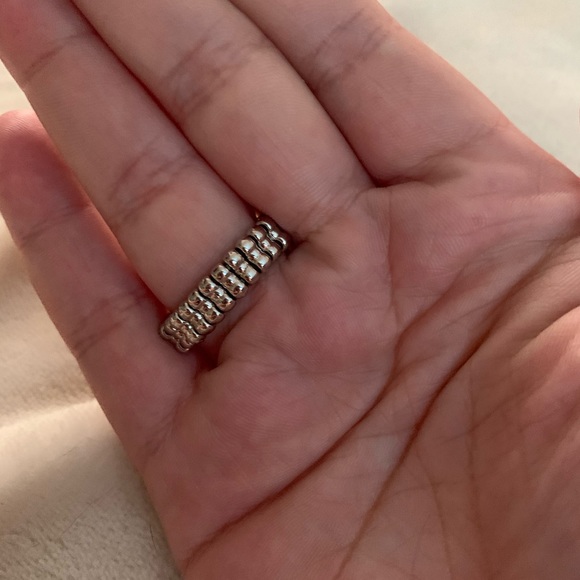 Stretchy band silver ring - Picture 2 of 3